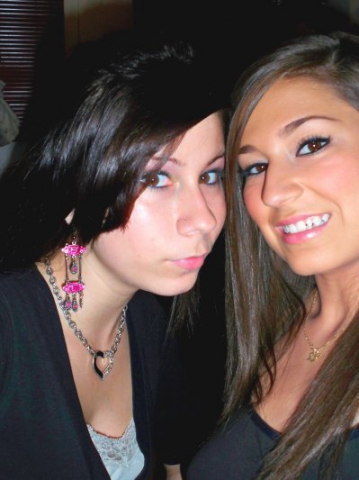 Emilie Eden Scott et Rihanna Sherley.