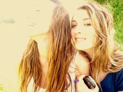 Elle sOuriis & mw�� N��n !