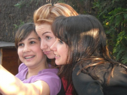 JE VOUS AIME TROP LES FILLES I LOVE YOU