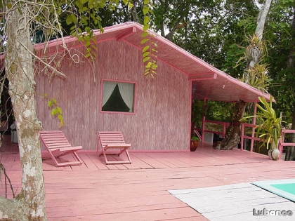 la cabane rose trop belle mais 1peux bizard