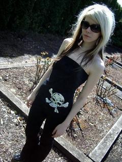 fashion long blonde emo hairstyle for emo girls ELLE EST BELLE MA COPINE