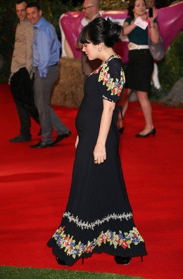 LILY ALLEN ATTEND UN GAR�ON !