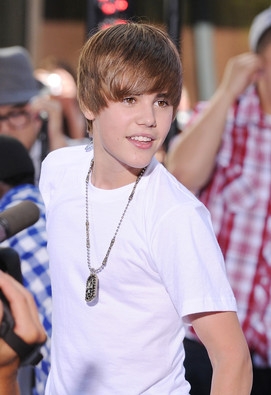 JUSTIN BIEBER EN LIVE AU GRAND JOURNAL !