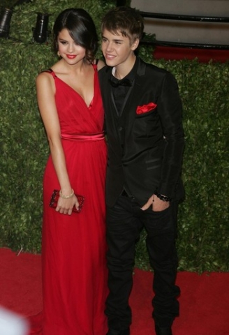 Vidéo : Justin Bieber embrasse Selena Gomez !