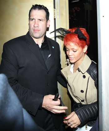 Rihanna le cheveu court