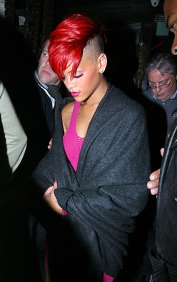 RIHANNA A LES CHEVEUX ROUGES !