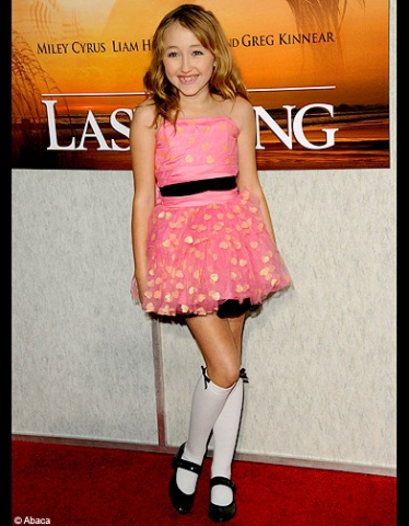 en robe de mariée car ma tante se marient