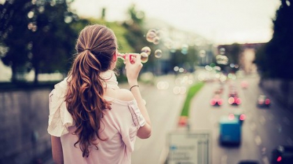 � Ne baisse jamais les bras car tu pourrais les baisser � deux minutes du bonheur. �