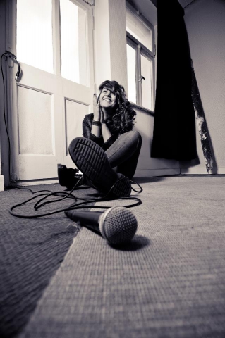 Une jeune fille  grande voix, Marina D'amico.