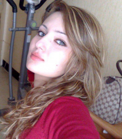 cc slut les fille me voila cest moi elle