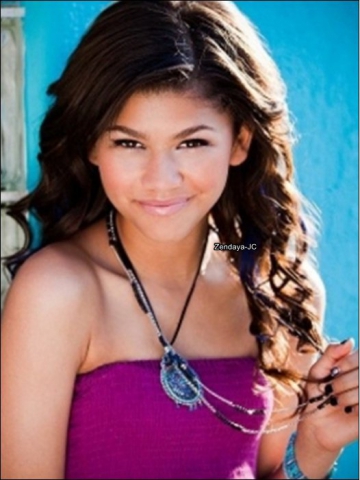 zendaya et bella thorn - photo 2