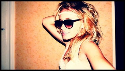 Il y'en a  beaucoup de cons sur cette terre ! =='