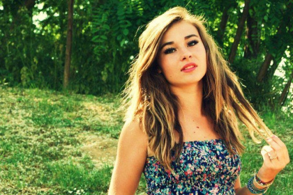 C'est difficile d'oublier une personne que t'as tant aimer, avec qui tu as passer des bons moments.. Et q'au final t'as trahi cette personne :/...