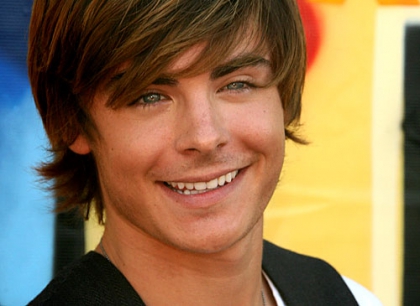 ZAC EFRON - photo 2