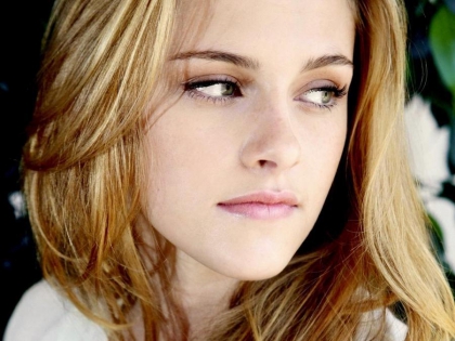 Kristen stewart en brune et en blonde