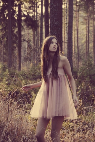 < Rire � deux, n'est ce pas une fa�on de s'aimer ? >              