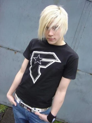 Σ₥Ѻ  乃Ŏγ  け∂ϊ尺  ฿Ł๑и[̲̅D̲̅] - emo boy hair blond .