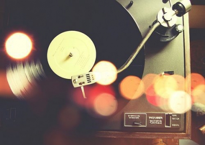 Travaillez comme si vous n'aviez pas besoin d'argent, aimez comme si personne ne vous avait jamais blss, et dansez comme si personne ne vous regardait.