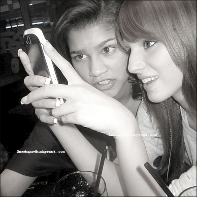 zendaya et bella - photo 2