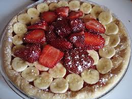 Miam une tarte aux bananes et aux fraises!!