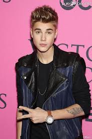 Justin Bieber VS Les One Direction