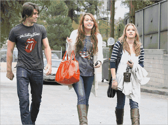 bonne Anniv Emily osment!