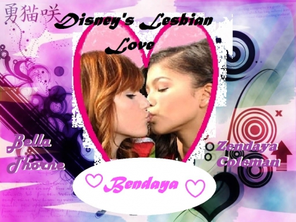 bella et zendaya le baiser!!!!!