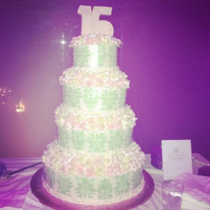 Le gteau d'anniversaire de zendaya et bella - photo 2