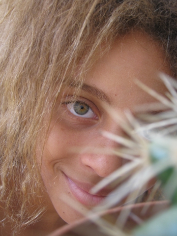 Saluuu... Moi je suis new ici je vous embrasse toutes et tous amuser vous bien :)