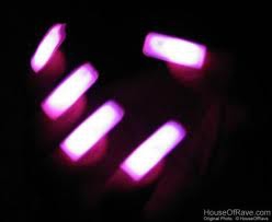 faux ongles fluo dans le noir♥ 