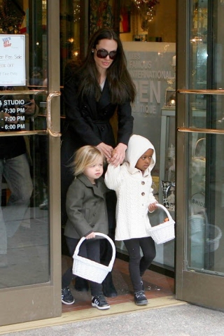 angelina zarah & shiloh