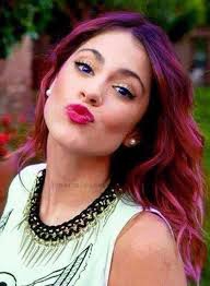 MARTINA C'EST TEINT LES CHEVEUX EN ROSE