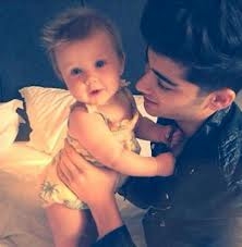 Lux Et Les One Direction Lux Et Le Bébé De La Coiffeuse Des 1D - photo 2