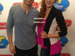 25 mars 2013: bella est aller � la radio Disney - photo 3
