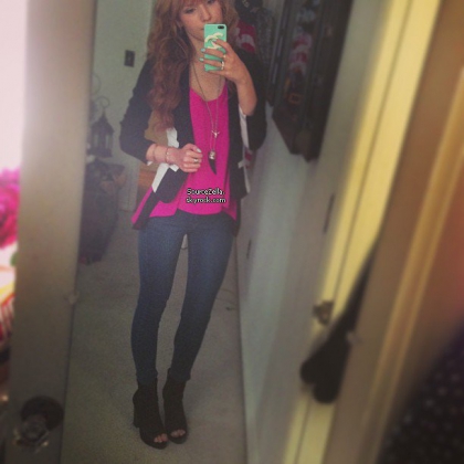 25 mars 2013: bella est aller � la radio Disney