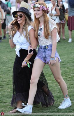 12 avril 2013:Bella au festival de Coachella accompagn�e du amie . - photo 2