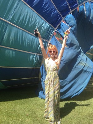 13 avril 2013:Bella au Brush d'Armani Exchange/Just Jared .