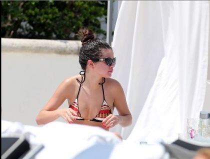 L'actalit:  Slna Gomez, le bronzage !  - photo 2