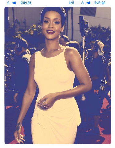 Je suis devenue FAN de Rihanna donc j'suis fan de Rihanna & Nicki Minaj :)