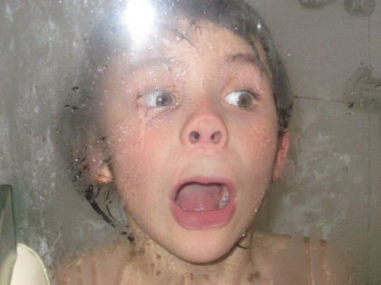 Mon pti fr�re + la douche = lol lol lol  - photo 2