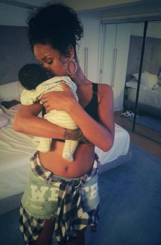 Rihanna et le petit ange  - photo 3