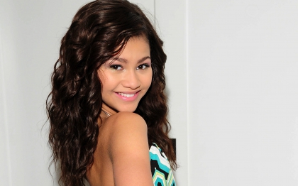                                                 ZENDAYA - photo 3