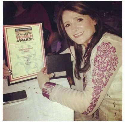  Zayn Malik : Trisha Malik reoit l'award de la maman la plus inspirante