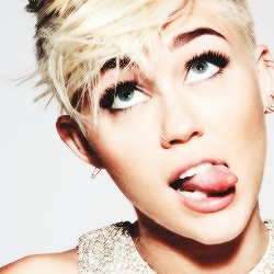 Miley une queen
