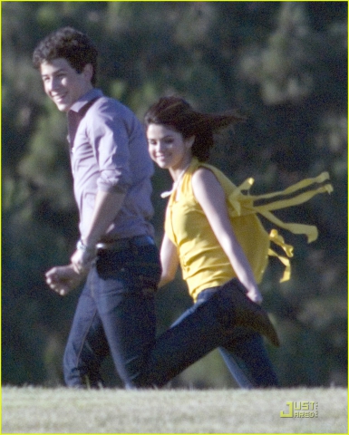 relation nicki selena