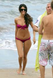 Miam, se dit Selena Gomez, ( mais elle devrait arr�ter ! )