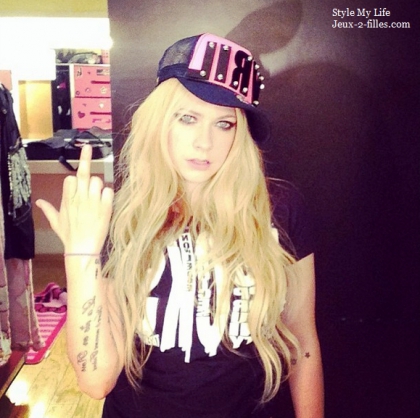 Avril Lavigne se montre 