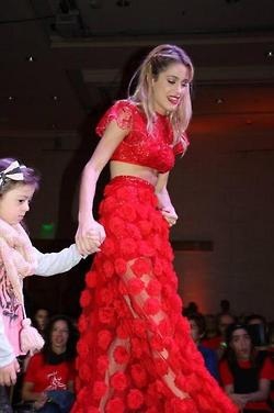 Mage martina stoessel � un d�filer de mode