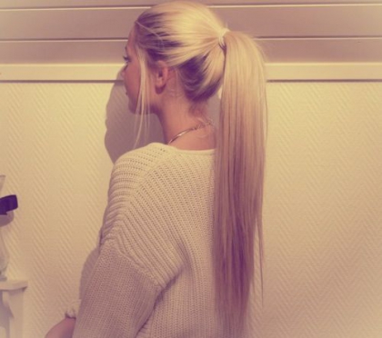 moi j� rever depui tout petit d'avoire des long cheveu blond et maintenant je les ai eu et je suis tr� fiere de mes cheveu je jou avec comme des cheuveu de poup� et j'aime sa 