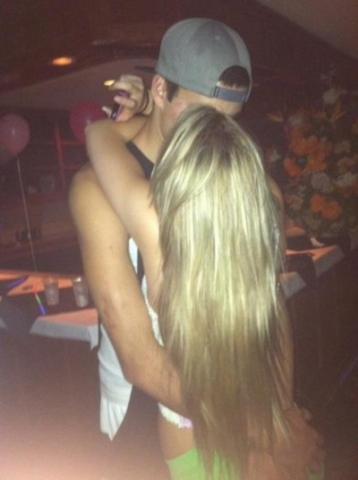 Mes mains servent a te toucher, mes bras  te proteger, mes yeux a te contempler,mon corps a te rechauffer et mon coeur a t'aimer... - photo 2